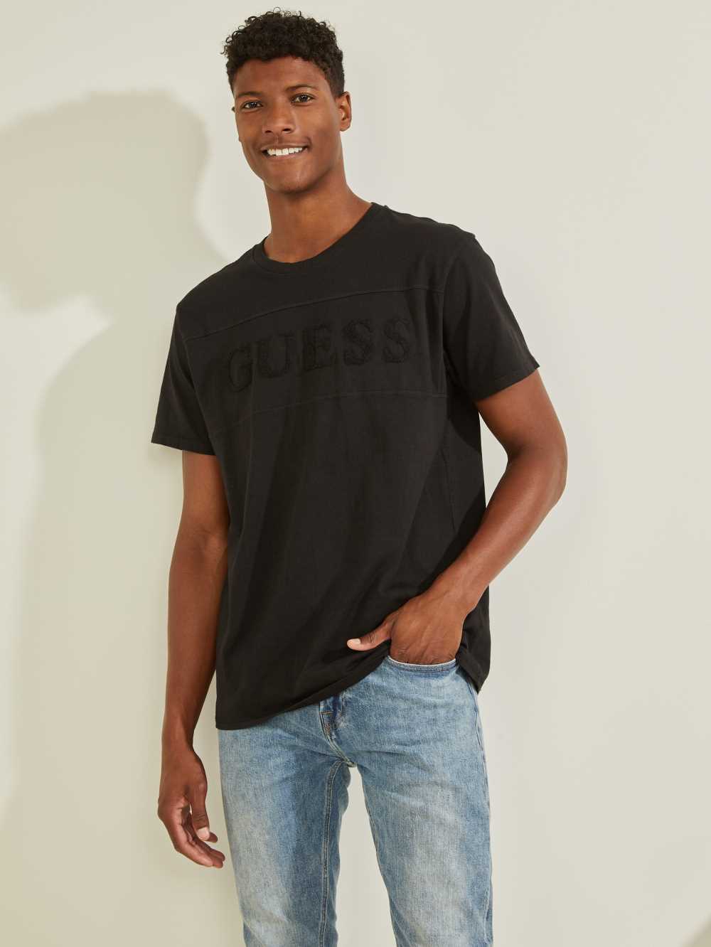 Black Men\'s Guess Chenille Logo T-shirt Australia Sale | 672WNMLZV