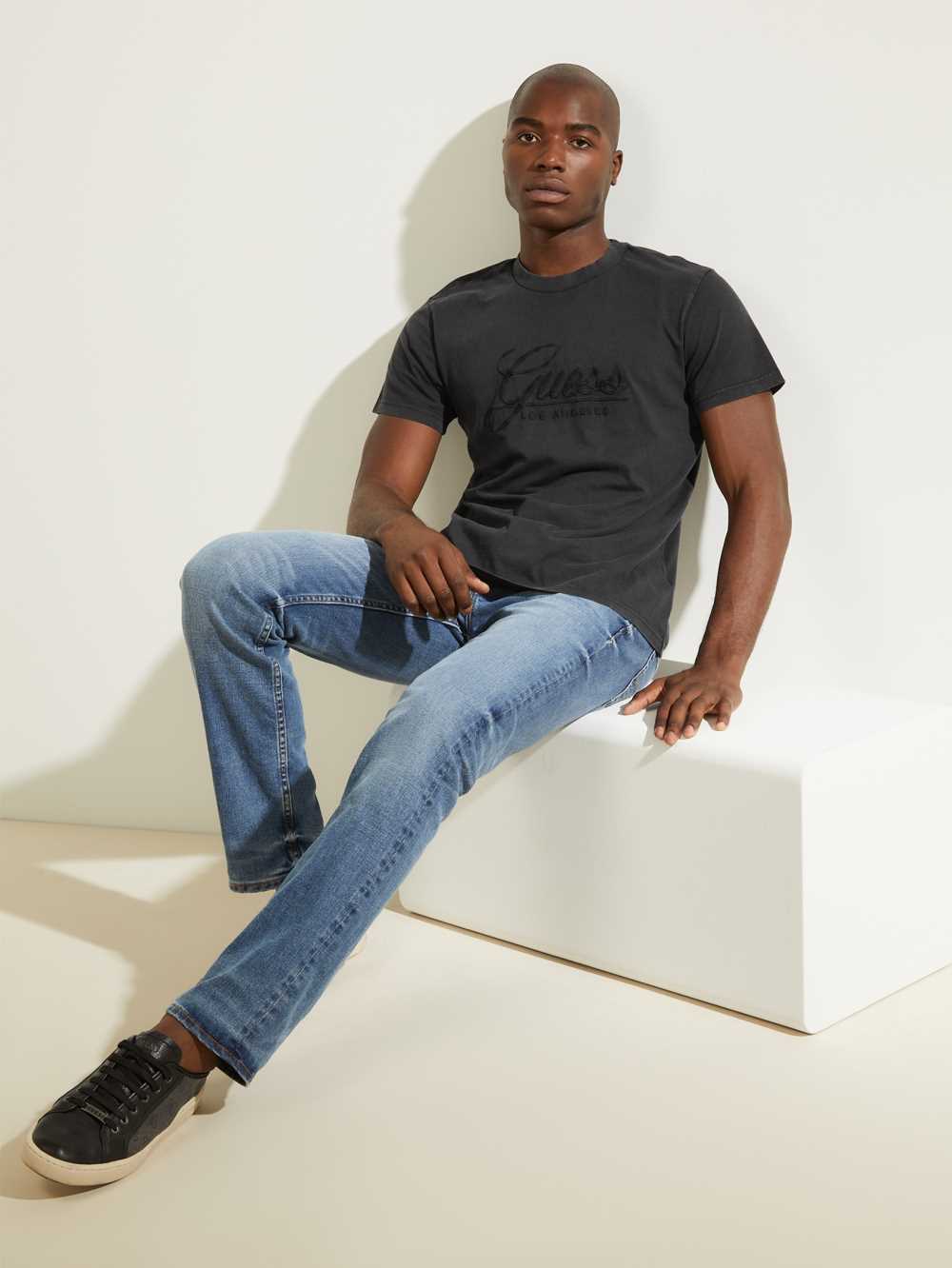 Black Men's Guess Classical Embroidered Logo T-shirt Australia Sale | 098UBTIQM