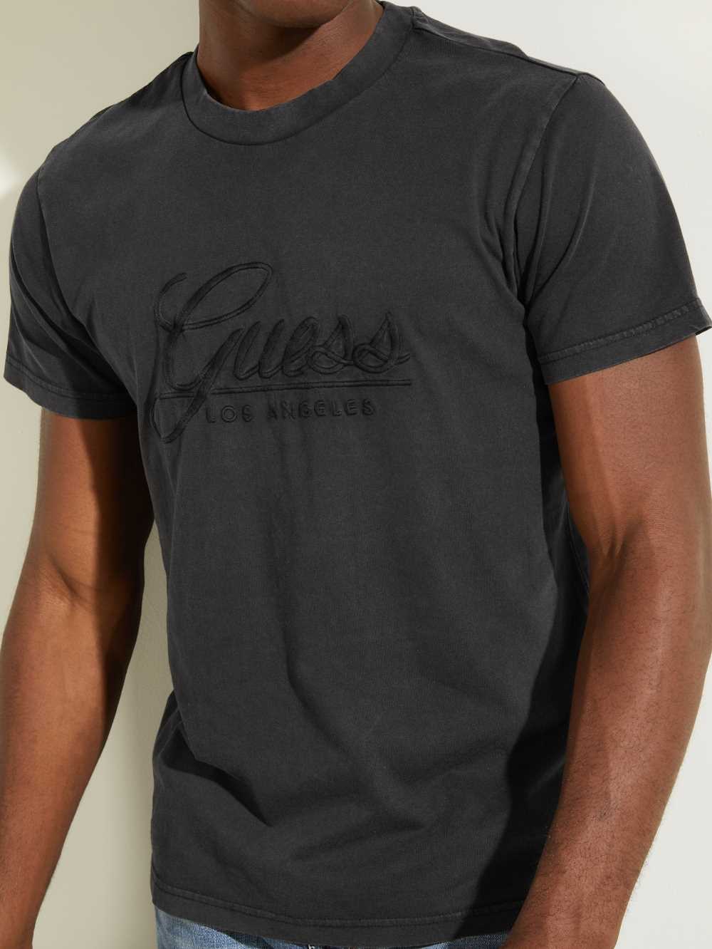 Black Men's Guess Classical Embroidered Logo T-shirt Australia Sale | 098UBTIQM