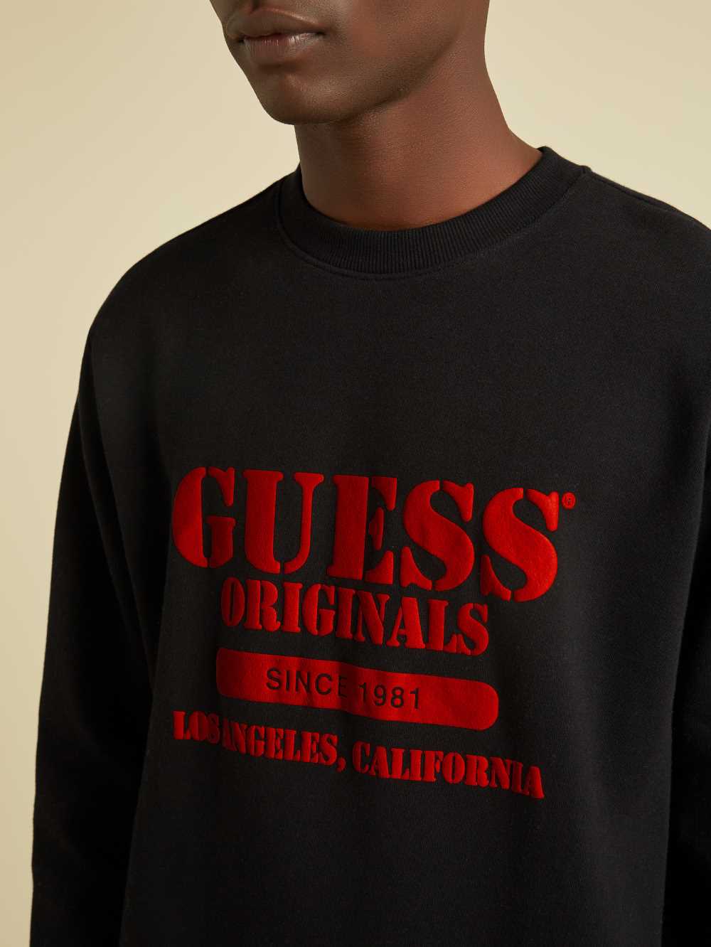 Black Men's Guess Originals Logo Crewneck Sweatshirt Australia Sale | 965YPLDWF