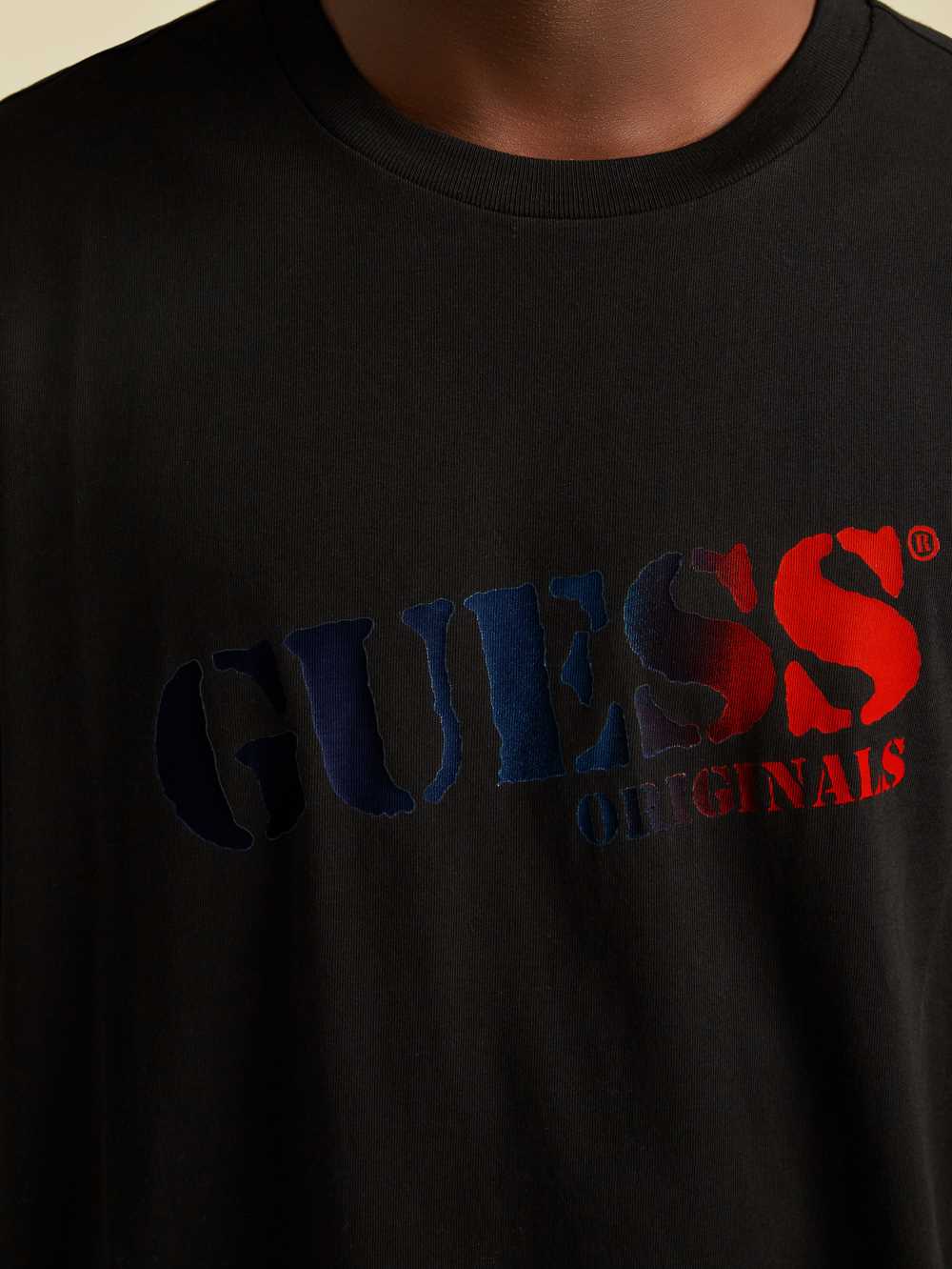 Black Men's Guess Originals Ombre Logo T-shirt Australia Sale | 028KONFVE