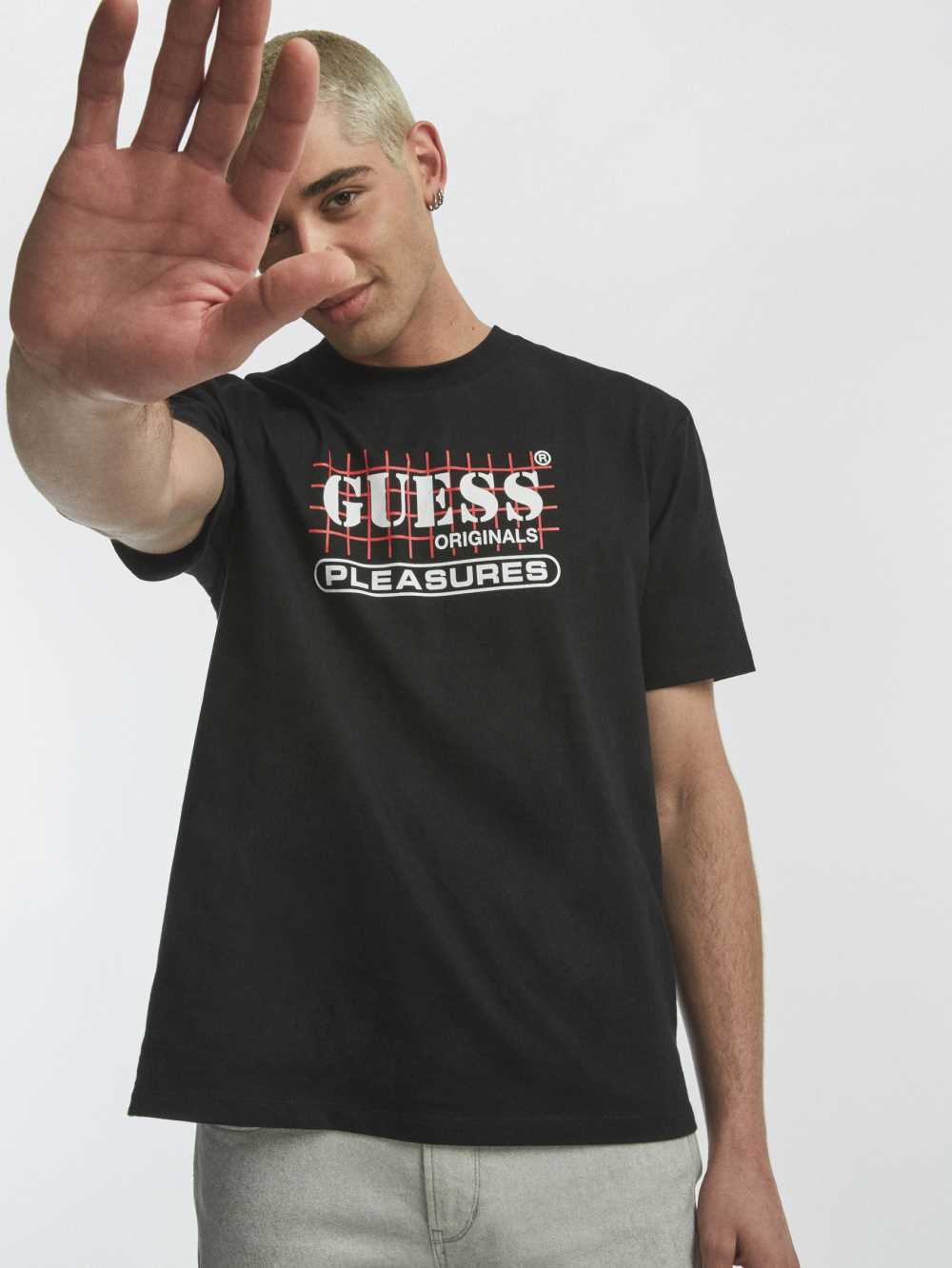 Black Men\'s Guess Originals x PLEASURES Logo T-shirt Australia Sale | 517SIBNHO