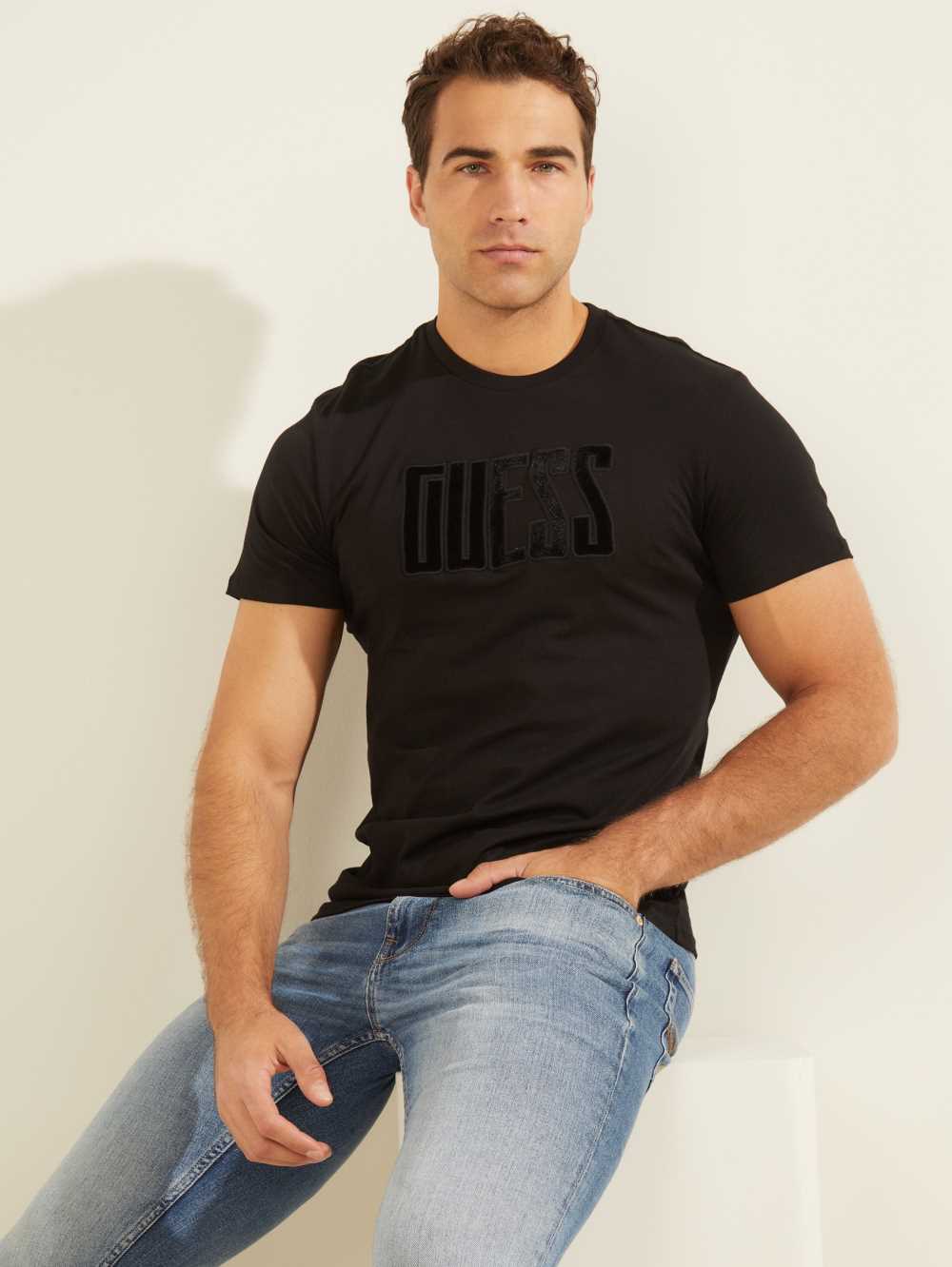 Black Men\'s Guess Velvet Applique T-shirt Australia Sale | 623TLODIA