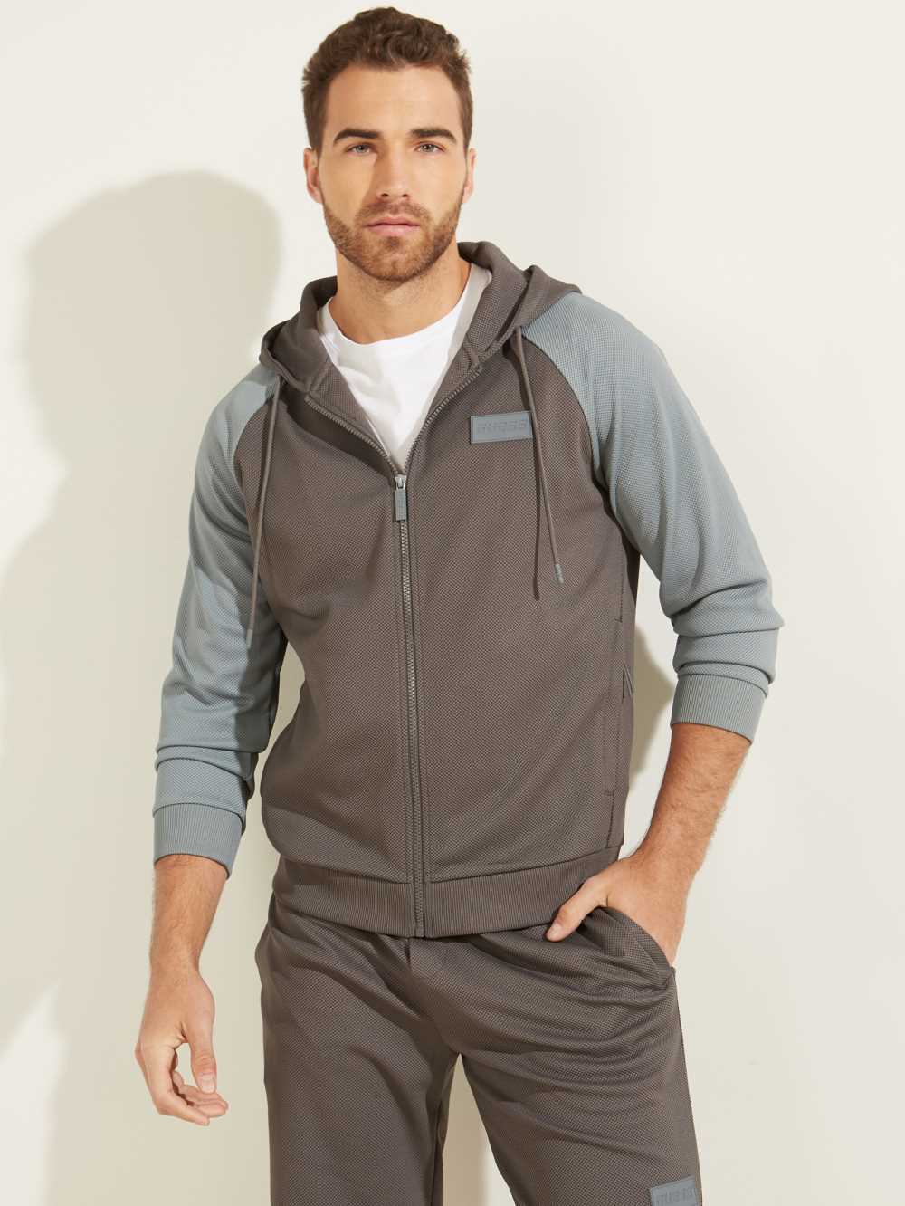 Grey Men\'s Guess Logo Patch Active Hoodie Australia Sale | 193YKHMGZ