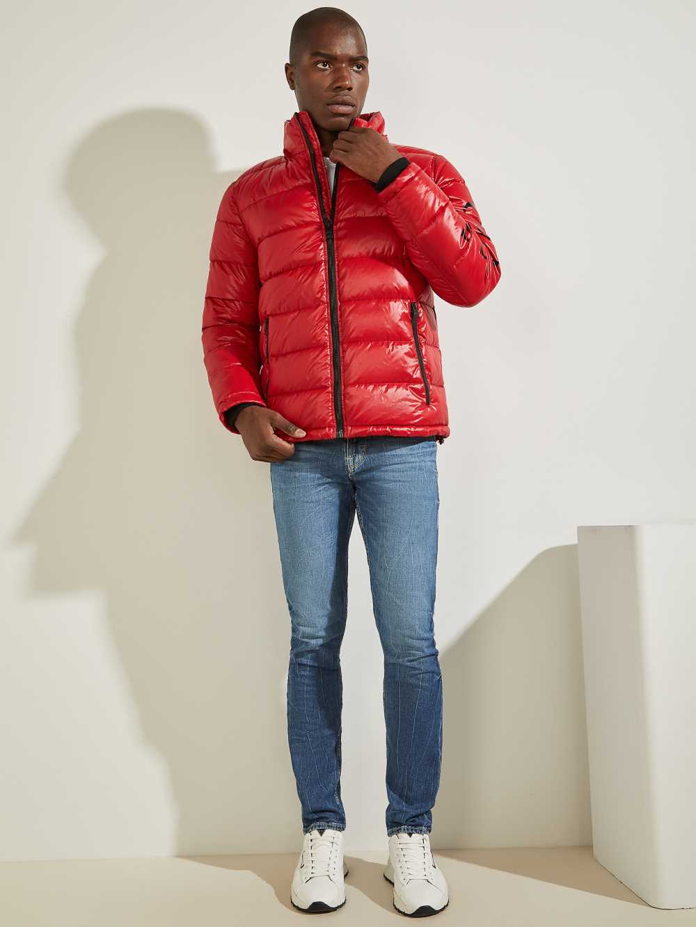 Red Men's Guess Anthony Logo Puffer Jackets Australia Sale | 871TRVAWH