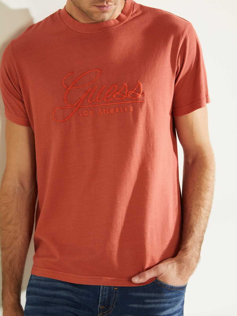 Red Men's Guess Classical Embroidered Logo T-shirt Australia Sale | 521DRLFJS