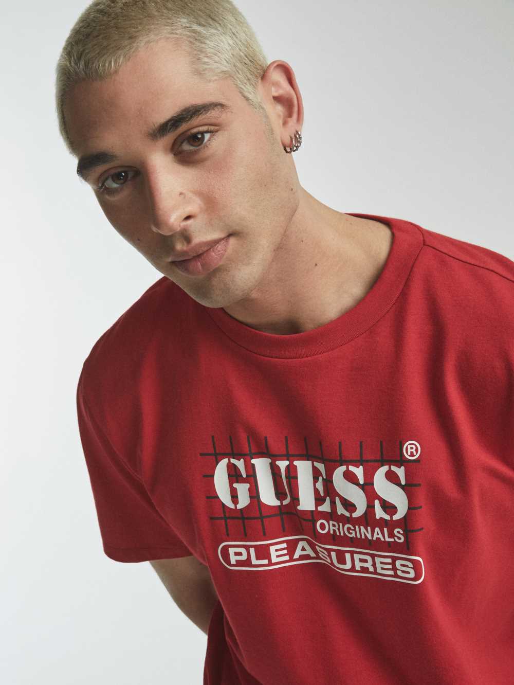 Red Men's Guess Originals x PLEASURES Logo T-shirt Australia Sale | 149IJKQVE